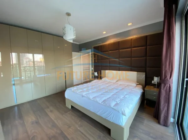 Tirane, jepet me qera apartament 2+1 Kati 8, 147 m² 2.100 € (ambasador 3)