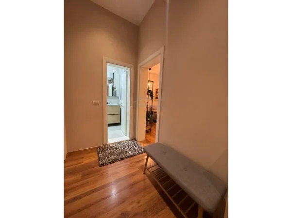 Tirane, jepet me qera apartament 2+1 Kati 1, 85 m² 1.150 € (BLLOKU)