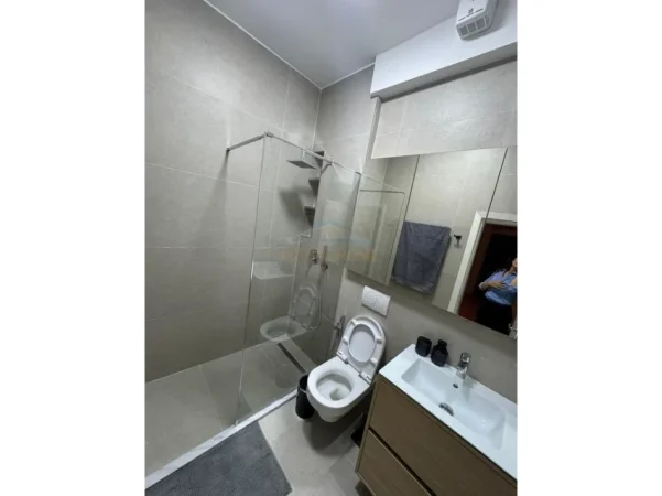 Tirane, jepet me qera apartament 2+1 Kati 1, 85 m² 1.150 € (BLLOKU)