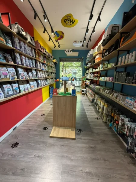 Tirane, jepet me qera dyqan Kati 0, 60 m² 1.200 € (vasil shanto)