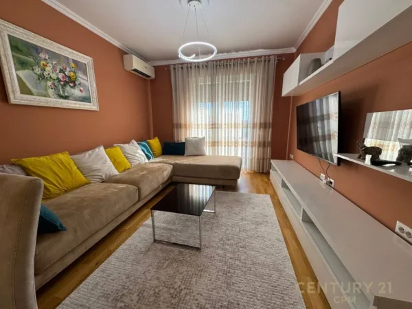 Tirane, jepet me qera apartament 2+1 Kati 2, 106 m² 1.200 € (Qender smart143211)
