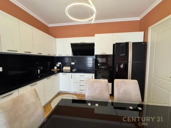 Tirane, jepet me qera apartament 2+1 Kati 2, 106 m² 1.200 € (Qender smart143211)