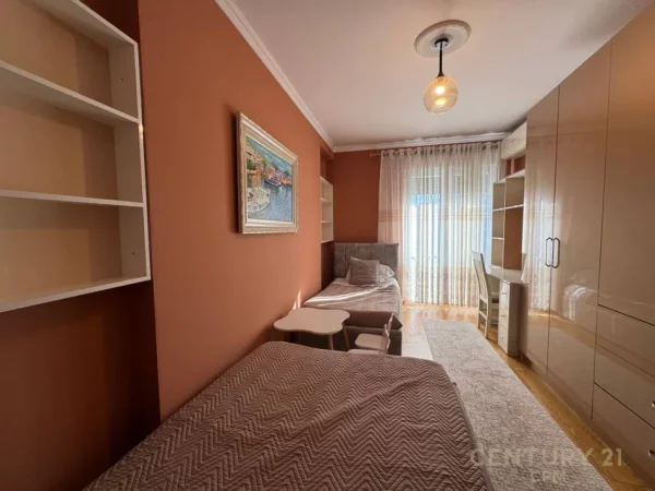 Tirane, jepet me qera apartament 2+1 Kati 2, 106 m² 1.200 € (Qender smart143211)