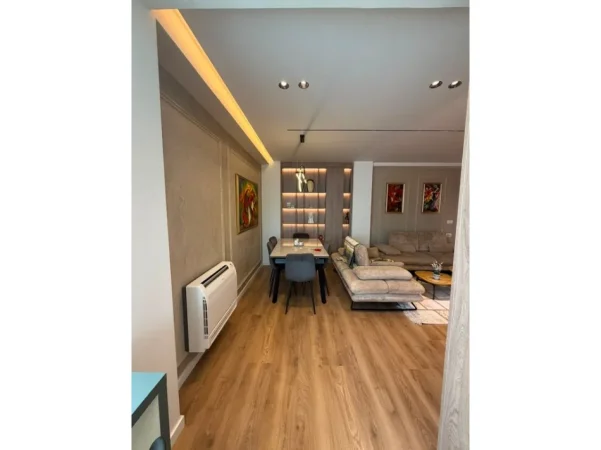 Tirane, jepet me qera apartament 3+1 Kati 9, 115 m² 1.500 € (MYSLYM SHYRI)
