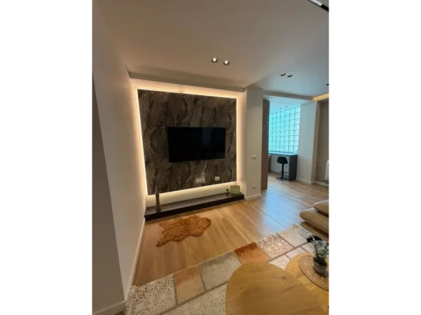 Tirane, jepet me qera apartament 3+1 Kati 9, 115 m² 1.500 € (MYSLYM SHYRI)
