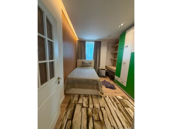Tirane, jepet me qera apartament 3+1 Kati 9, 115 m² 1.500 € (MYSLYM SHYRI)