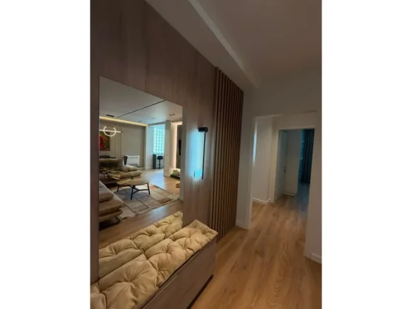 Tirane, jepet me qera apartament 3+1 Kati 9, 115 m² 1.500 € (MYSLYM SHYRI)