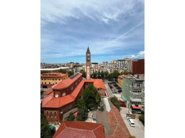 Tirane, jepet me qera apartament 3+1 Kati 9, 115 m² 1.500 € (MYSLYM SHYRI)