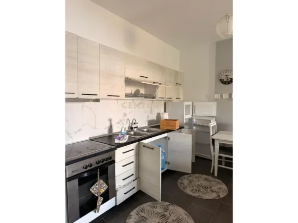 Tirane, jepet me qera apartament 1+1 Kati 2, 71 m² 400 € (Fresk Gold143240)