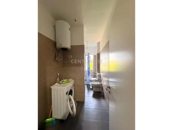 Tirane, jepet me qera apartament 1+1 Kati 2, 71 m² 400 € (Fresk Gold143240)