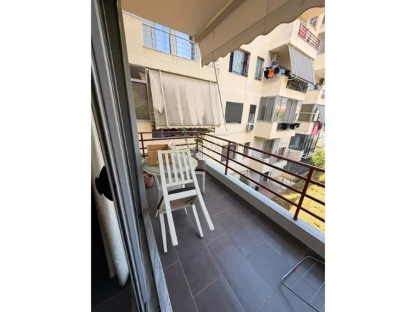 Tirane, jepet me qera apartament 1+1 Kati 2, 71 m² 400 € (Fresk Gold143240)