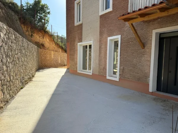 Tirane, shitet ambjent biznesi Kati 0, 300 m² 830.000 € (Selite)