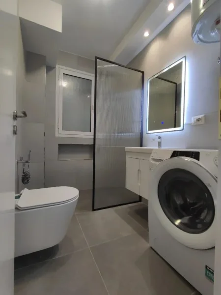 Tirane, jepet me qera apartament 2+1 Kati 1, 90 m² 800 € (Rruga Fortuzi)