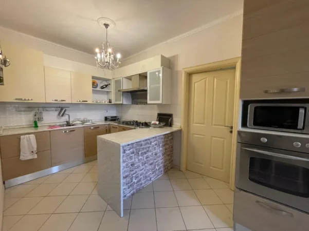 Tirane, shitet apartament 2+1 Kati 2, 116 m² 155.000 € (Yzberisht)