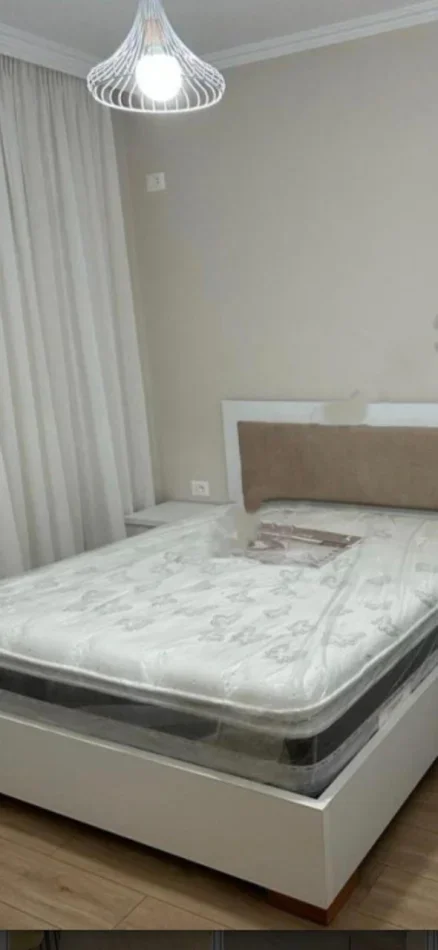 Tirane, jepet me qera apartament 1+1 Kati 2, 65 m² 500 € (Rruga Peti)