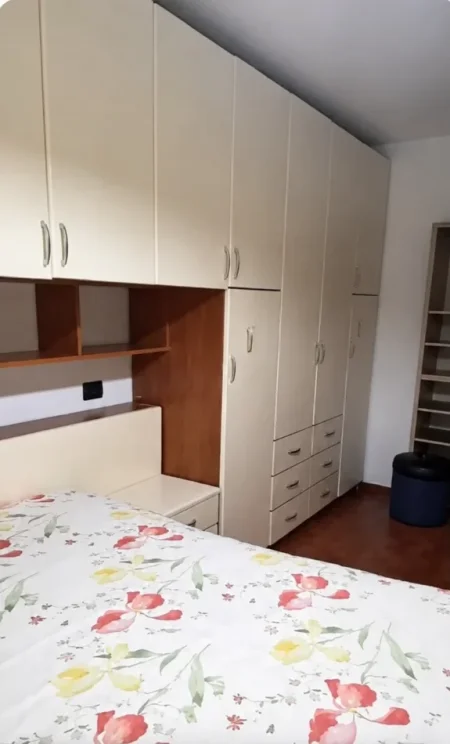 Tirane, jepet me qera apartament 1+1 Kati 1, 63 m² 500 € (Qender)