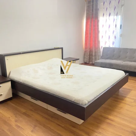 Tirane, jepet me qera apartament 1+1+Ballkon Kati 4, 73 m² 520 € (PORCELAN)