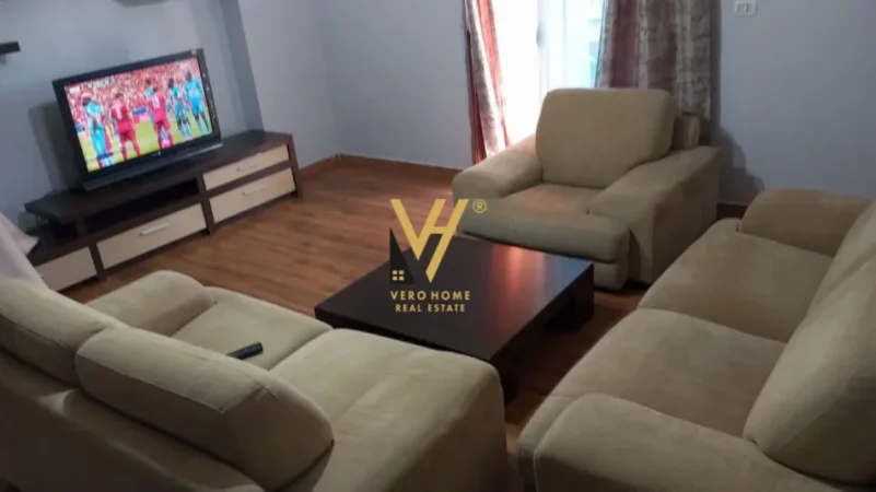 Tirane, jepet me qera apartament 1+1+Ballkon Kati 4, 73 m² 520 € (PORCELAN)