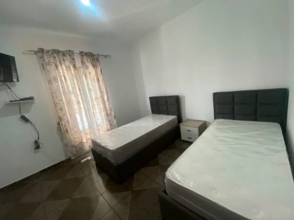 Tirane, jepet me qera apartament duplex Dublex , 600 € (Komuna e Parisit , kristal center)
