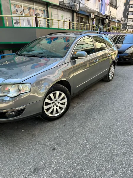 Tirane, shes makine me portobagazh Passat Nafte, gri metalizato manuale Kondicioner 300.000 km 1.900 €