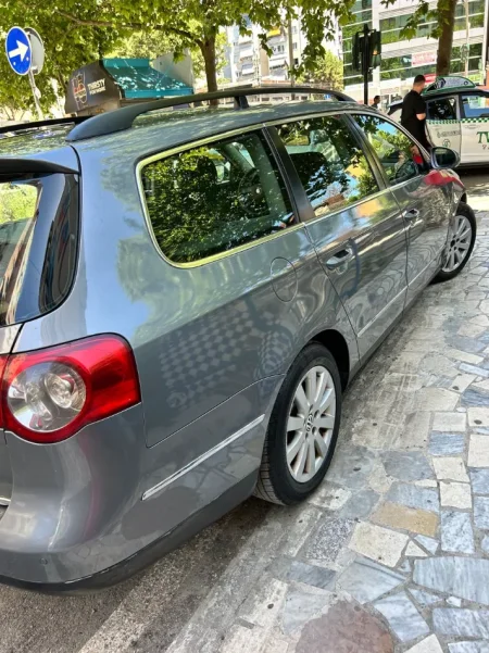 Tirane, shes makine me portobagazh Passat Nafte, gri metalizato manuale Kondicioner 300.000 km 1.900 €
