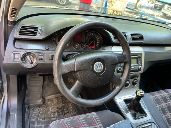 Tirane, shes makine me portobagazh Passat Nafte, gri metalizato manuale Kondicioner 300.000 km 1.900 €