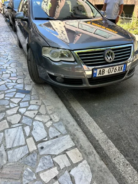 Tirane, shes makine me portobagazh Passat Nafte, gri metalizato manuale Kondicioner 300.000 km 1.900 €