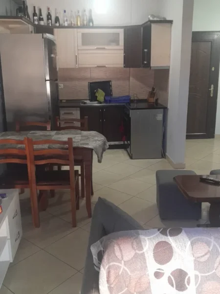 Tirane, jepet me qera apartament 1+1+Ballkon Kati 8, 70 m² 400 € (Fabrika e Miellit)