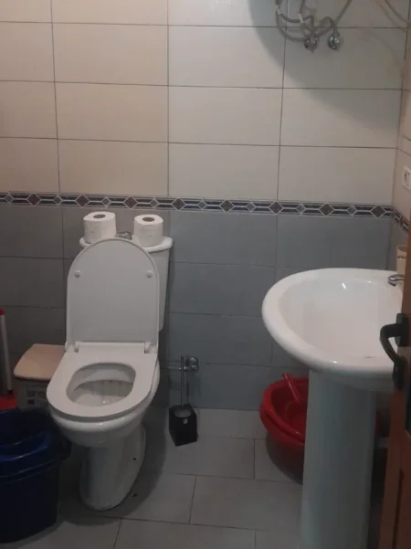 Tirane, jepet me qera apartament 1+1+Ballkon Kati 8, 70 m² 400 € (Fabrika e Miellit)
