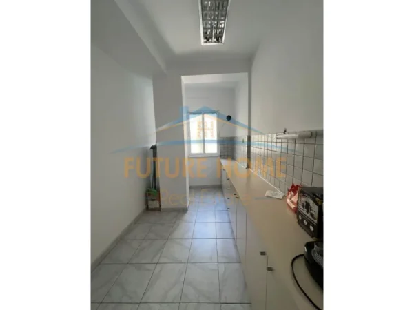 Tirane, jepet me qera Kati 3, 120 m² 1.200 € (Blloku)
