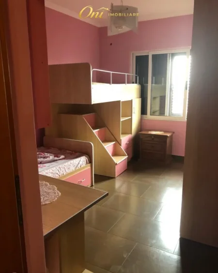 Tirane, jepet me qera apartament 2+1 Kati 5, 650 € (RRUGA E DIBRES)