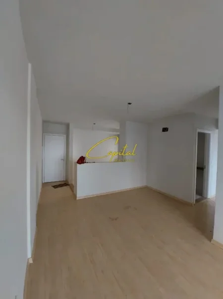 Tirane, jepet me qera zyre Kati 2, 45 m² 550 € (ISH BLLOKU)