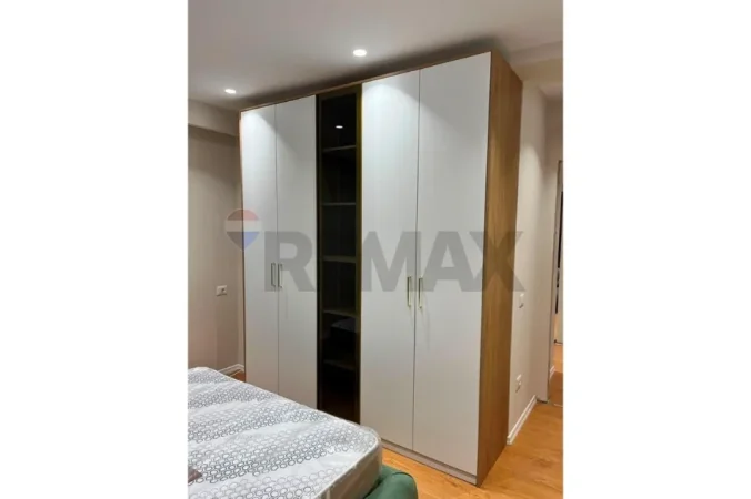 Tirane, jepet me qera apartament 2+1 Kati 7, 120 m² 750 € 