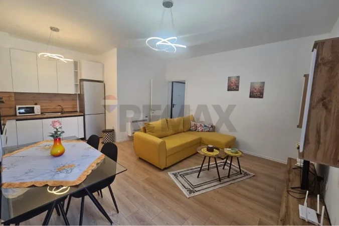 Tirane, jepet me qera apartament 1+1 , 80 m² 