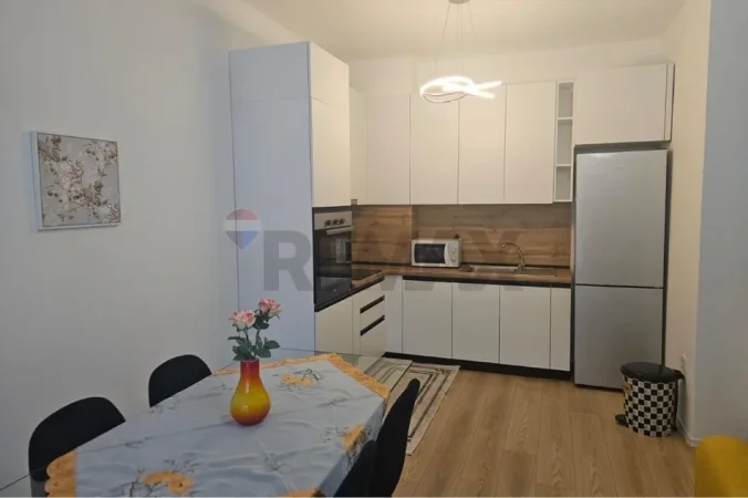 Tirane, jepet me qera apartament 1+1 , 80 m² 