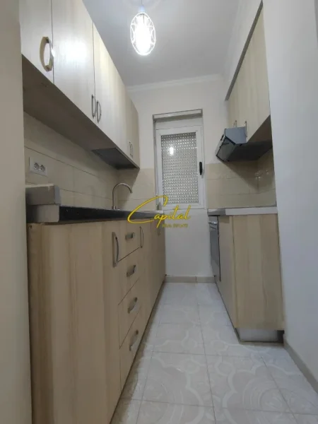 Tirane, jepet me qera apartament 1+1 Kati 2, 90 m² 800 € (RRUGA FORTUZI)