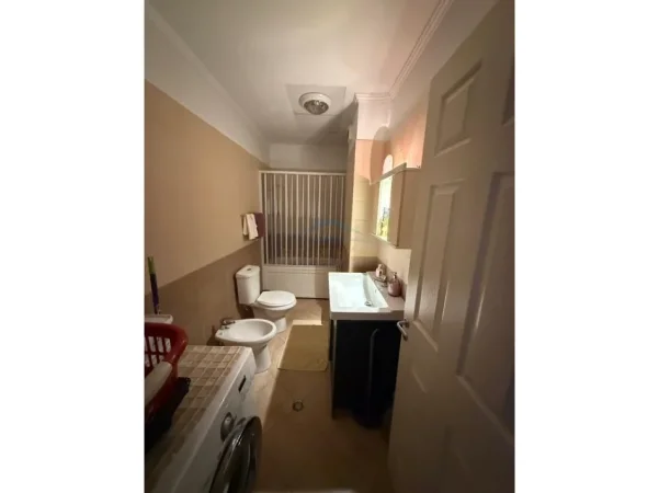 Tirane, shes apartament 2+1+Ballkon Kati 2, 106 m² 153.000 € (SHKOZE)