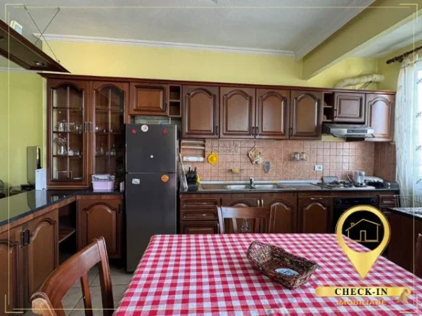 Shqiperi, jepet me qera apartament 2+1+Aneks+Ballkon Kati 8, 114 m² 220.000 € (Rruga Vllazen Huta)