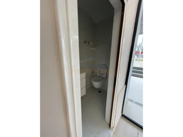 Durres, jepet me qera ambjent biznesi , 70 m² 700 € 