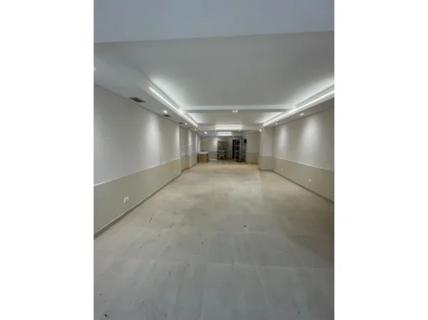 Durres, jepet me qera ambjent biznesi , 70 m² 700 € 