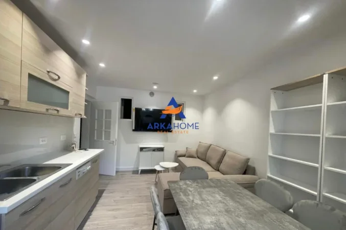 Tirane, jepet me qera apartament 1+1+Ballkon Kati 4, 50 m² 581 € 