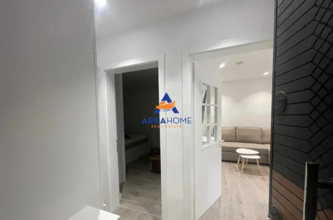 Tirane, jepet me qera apartament 1+1+Ballkon Kati 4, 50 m² 581 € 