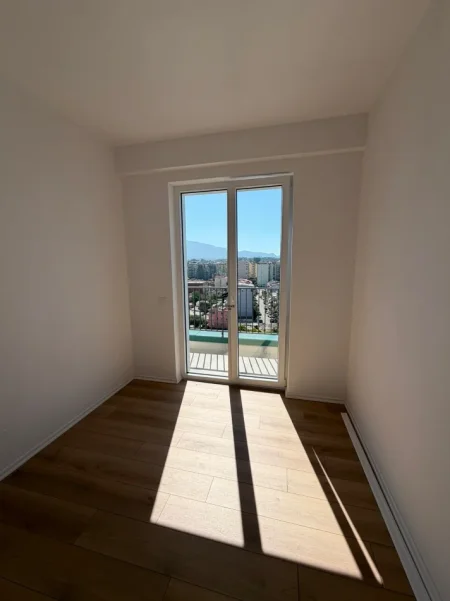 Tirane, shitet apartament 3+1 Kati 10, 137 m² 520.000 € (KOMUNA E PARISIT)