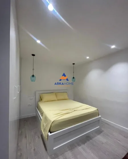 Tirane, jepet me qera apartament 1+1+Ballkon Kati 4, 50 m² 581 € 