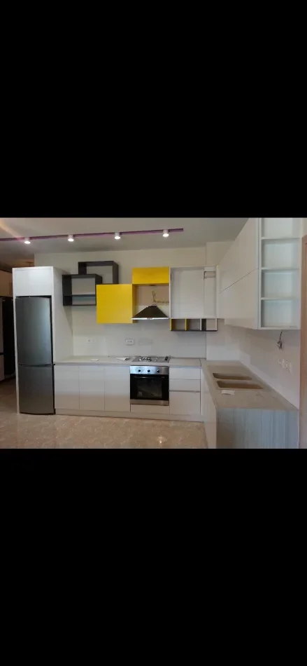 Tirane, jepet me qera apartament 2+1+Ballkon Kati 3, 95 m² 60.000 lek (Rr. Bill Klinton)