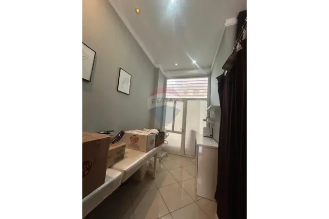 Vlore, shitet dyqan Kati 1, 38 m² 55.000 € (Rruga Ali Demi,Vlore)