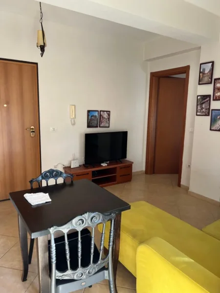 Tirane, jepet me qera apartament 1+1 Kati 5, 60 m² 500 € (Don Bosko)