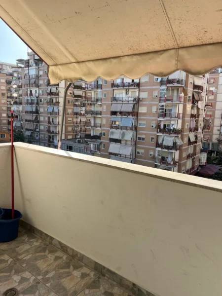 Tirane, jepet me qera apartament 1+1 Kati 5, 60 m² 500 € (Don Bosko)
