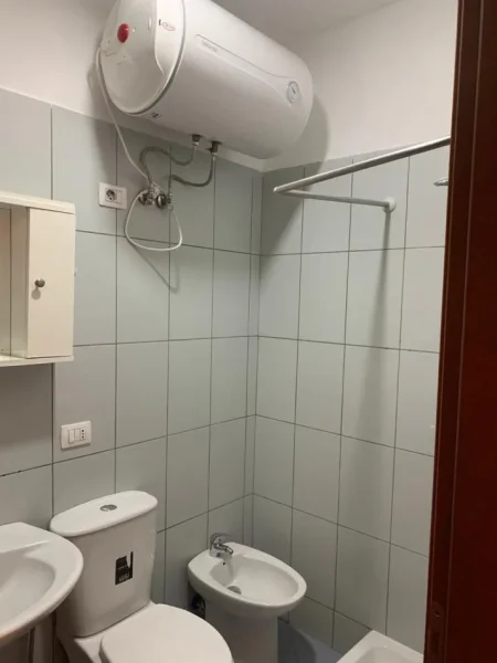 Tirane, jepet me qera apartament 1+1 Kati 5, 60 m² 500 € (Don Bosko)