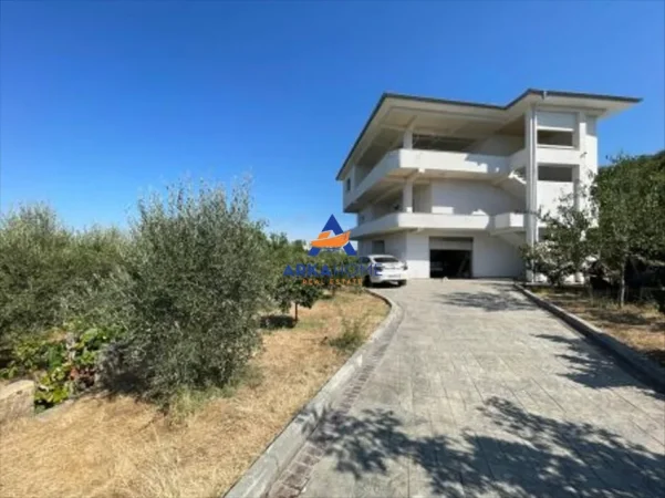 Tirane, shitet Vile Vile 3 Katshe , 1.323 m² 700.000 € 